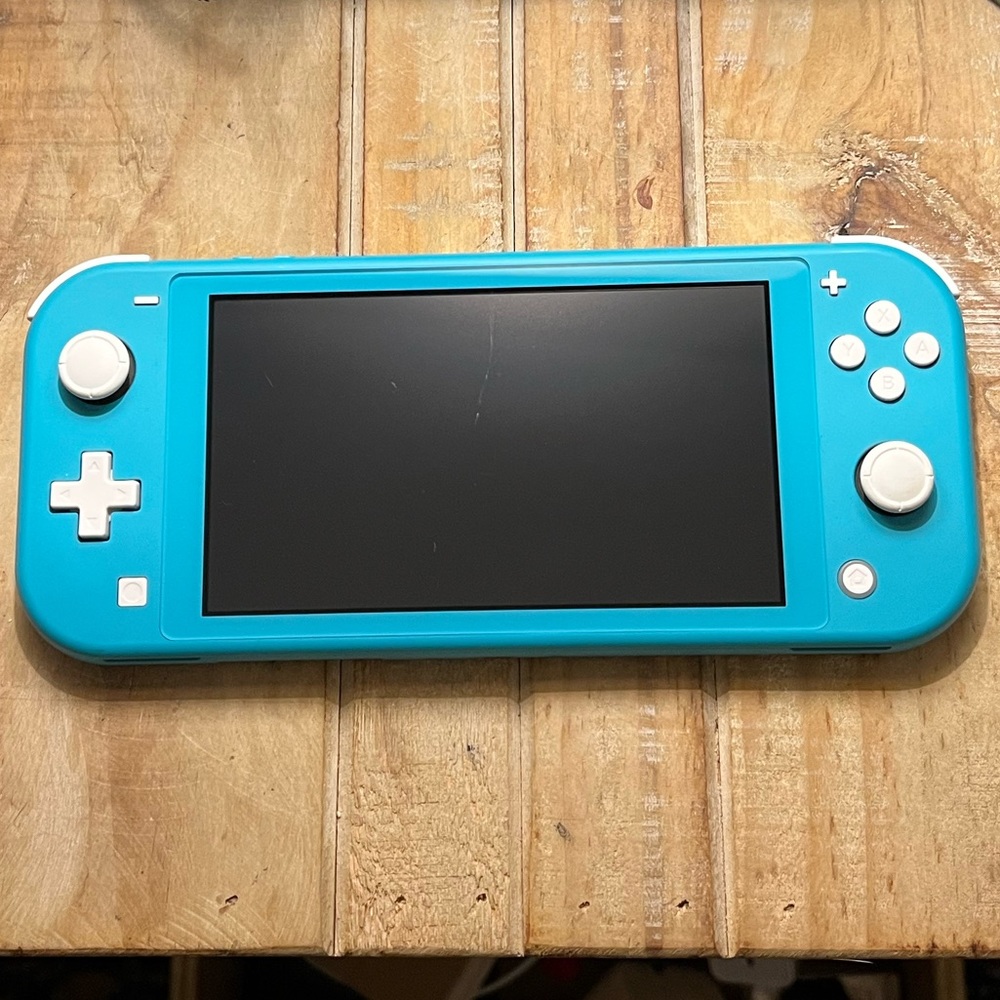 NINTENDO SWITCH LITE + ANIMAL CROSSING — Turquoise